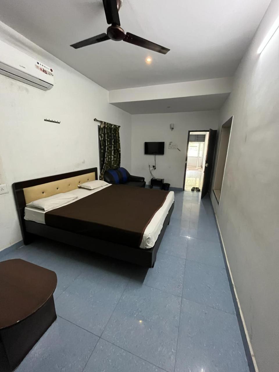 The Alp Hotel Madurai Bagian luar foto