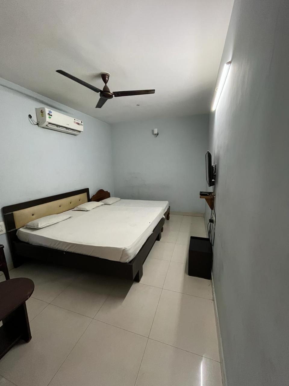 The Alp Hotel Madurai Bagian luar foto